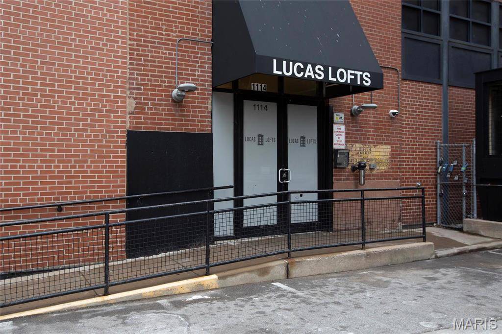 St Louis, MO 63101,1113 Washington AVE #215