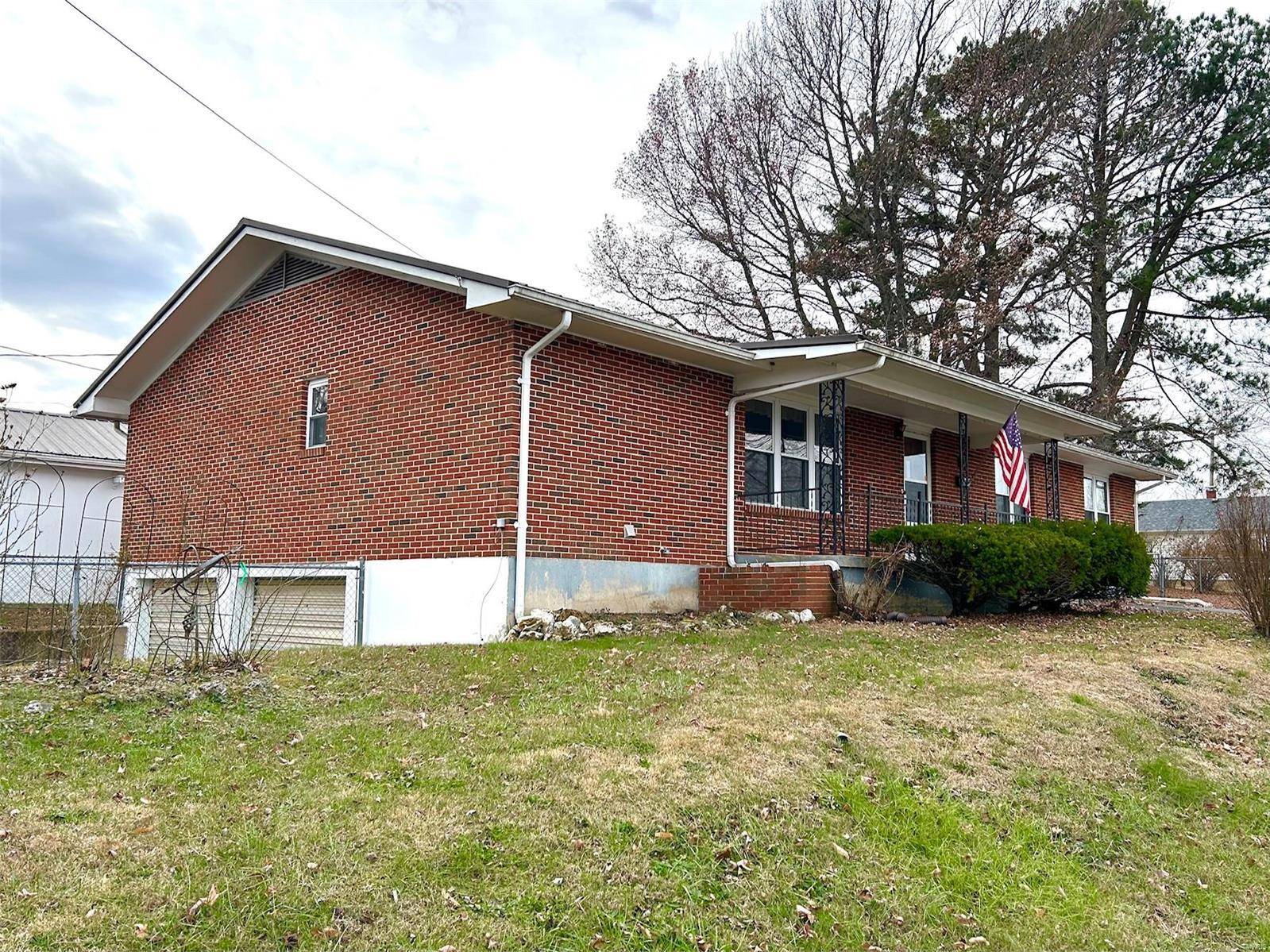 Salem, MO 65560,705 E Dent ST