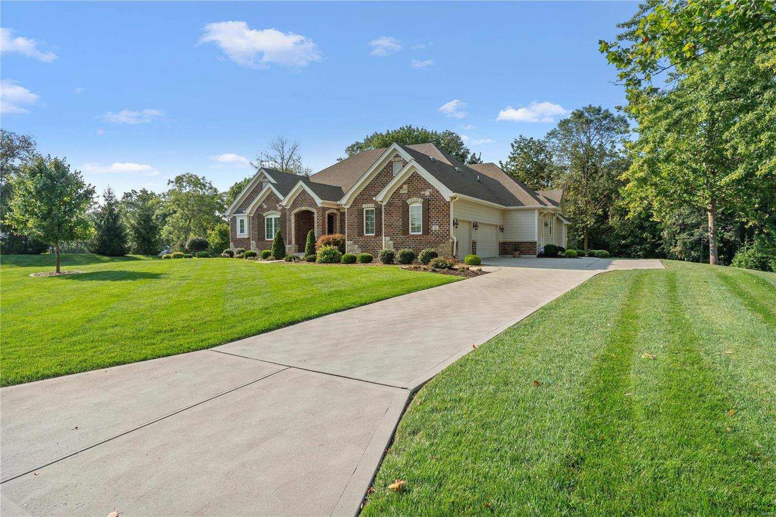 Ballwin, MO 63011,30 Meadowbrook Country Club Est