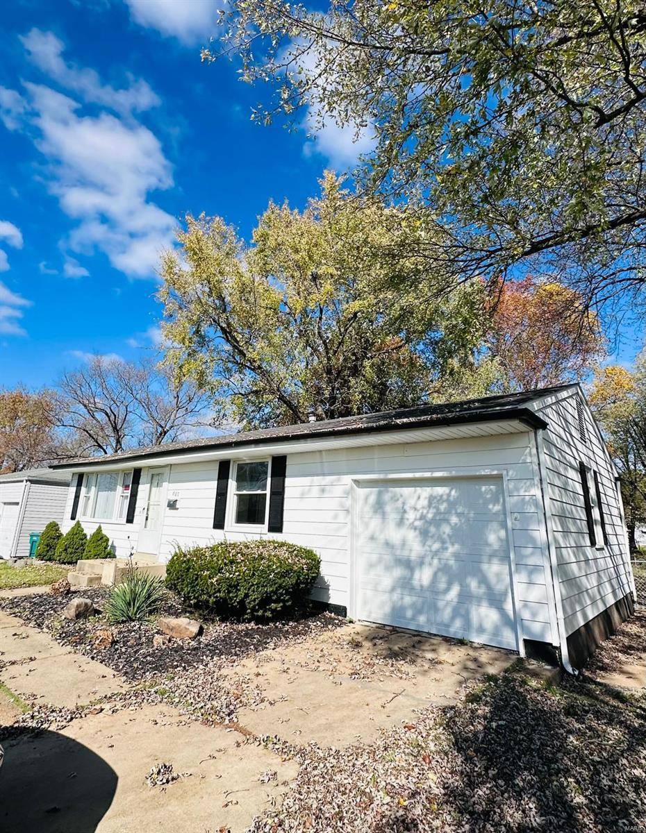 St Louis, MO 63137,607 Ludlow DR