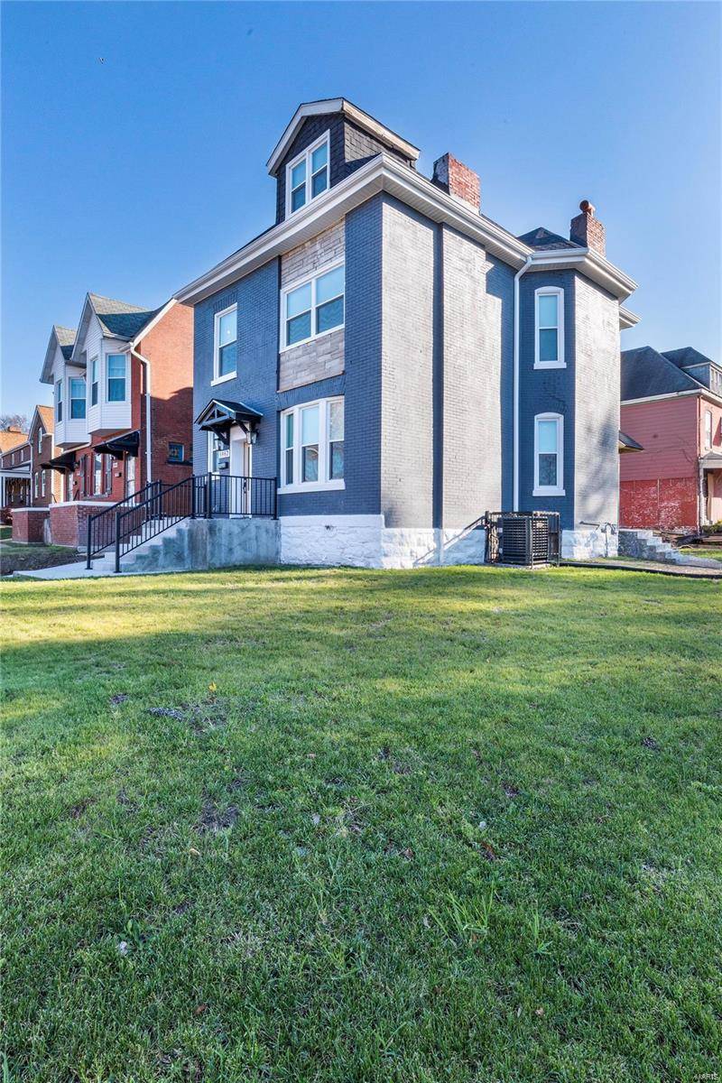 St Louis, MO 63112,5962 Maple AVE