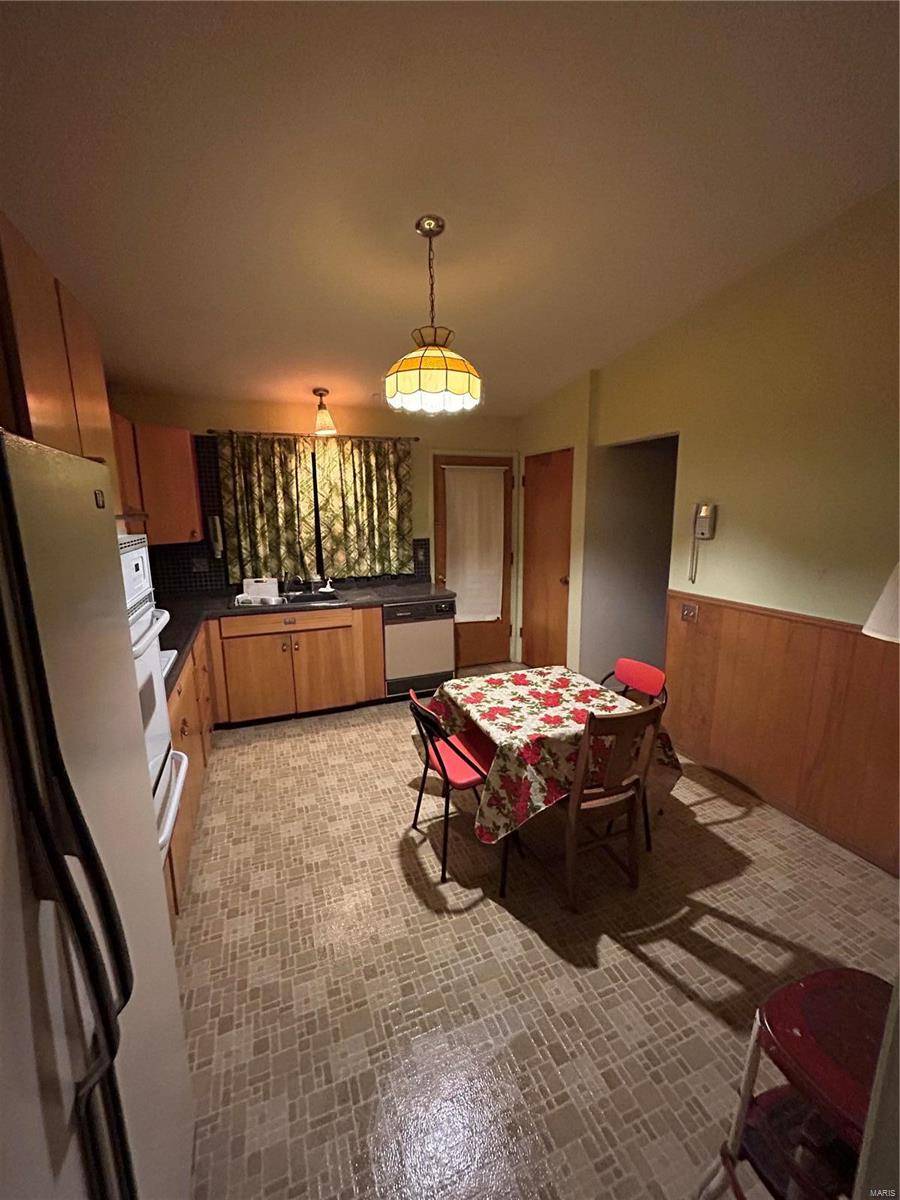 Florissant, MO 63033,1435 Thoroughbred LN