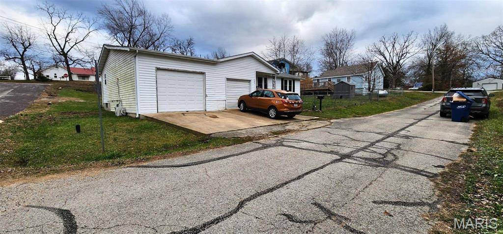 Salem, MO 65560,300 S Oak ST