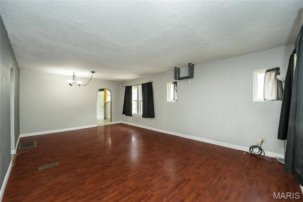 St Louis, MO 63114,2833 Walton RD