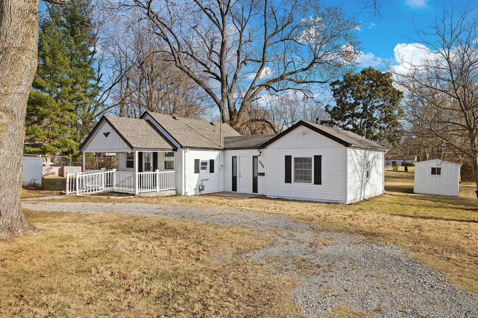 Belleville, IL 62221,2000 E B ST