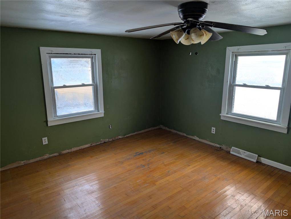 New Douglas, IL 62074,413 N 6th ST