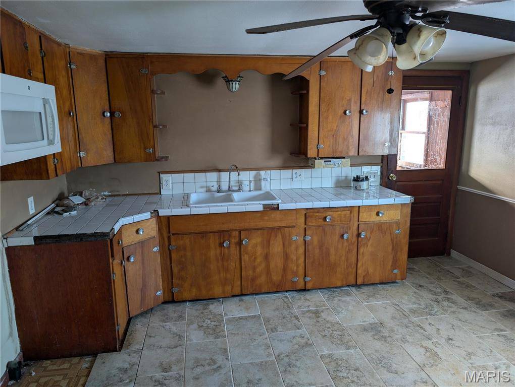 New Douglas, IL 62074,413 N 6th ST