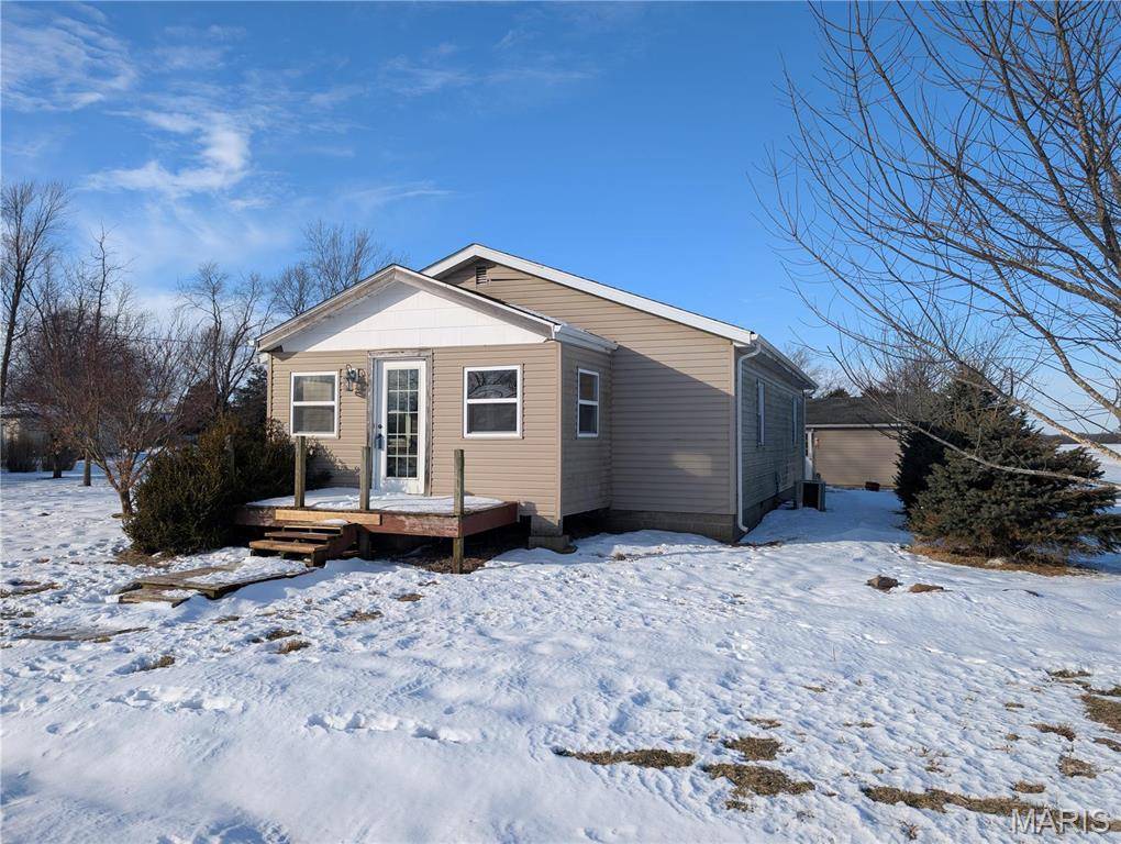 New Douglas, IL 62074,413 N 6th ST