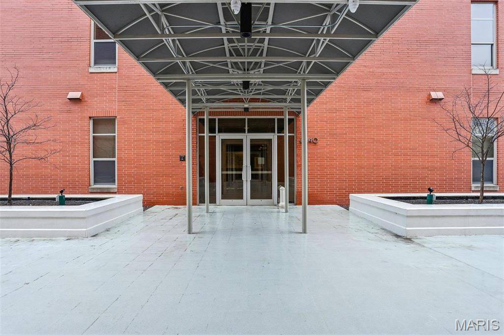 St Louis, MO 63117,6340 Clayton RD #207