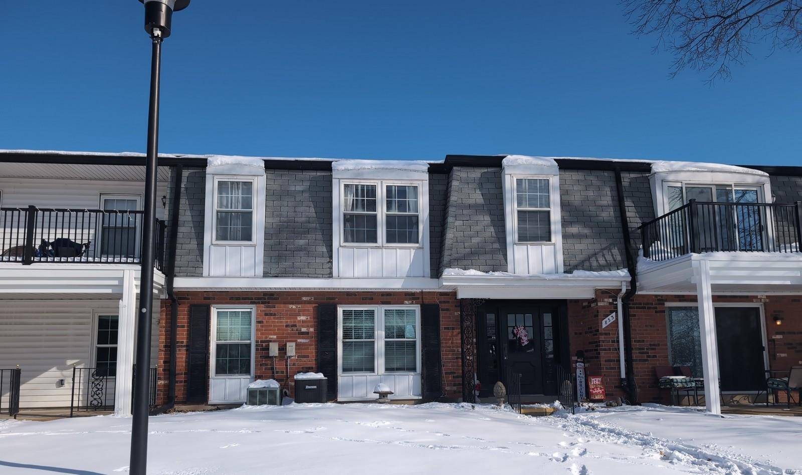 St Louis, MO 63125,853 Dumont PL #A