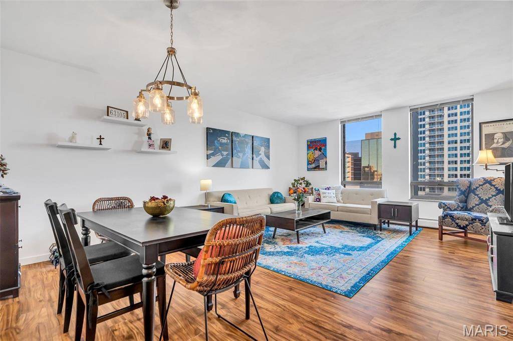 St Louis, MO 63105,200 S Brentwood #12F