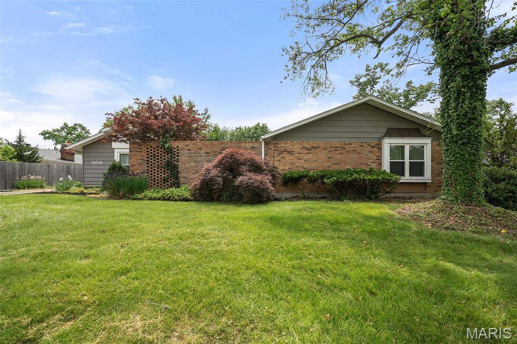 Ballwin, MO 63011,606 Rue Montand DR