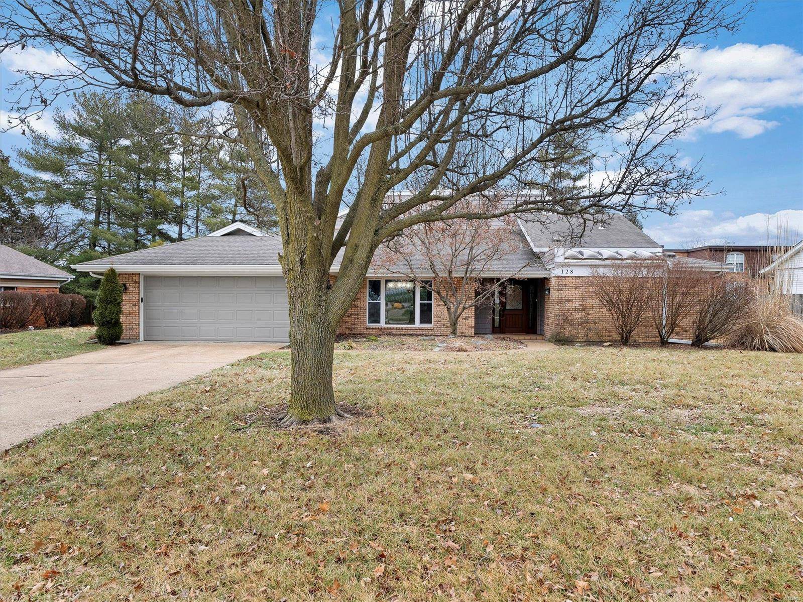 Ballwin, MO 63011,128 White Tree LN