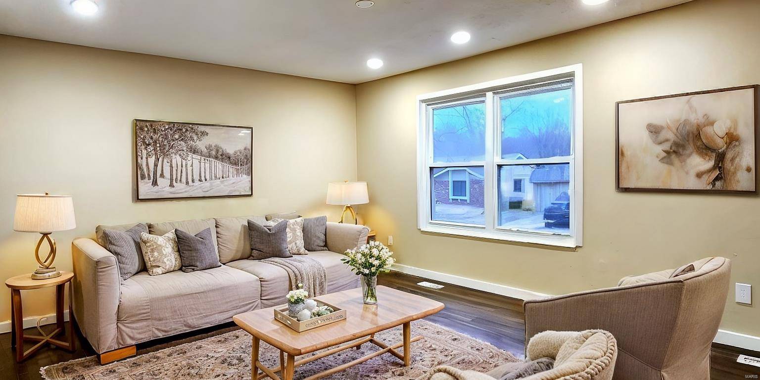 Florissant, MO 63033,12059 El Camara DR