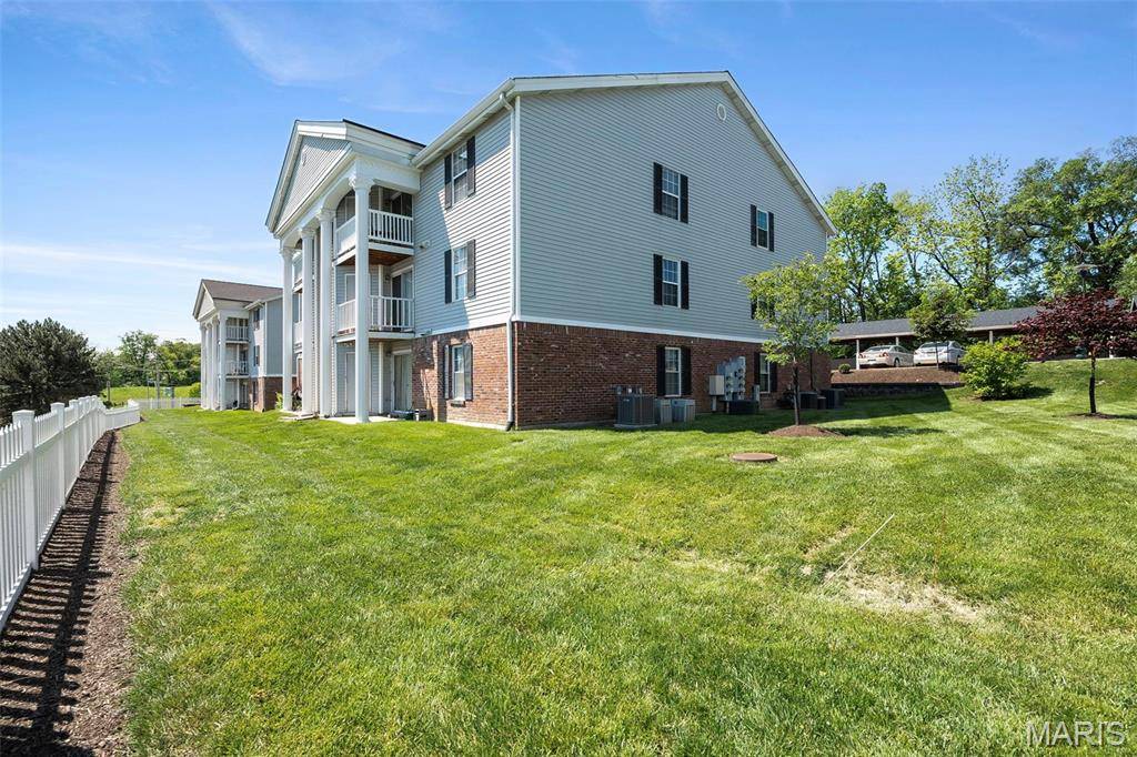 Chesterfield, MO 63017,1247 Creve Coeur Crossing LN #J