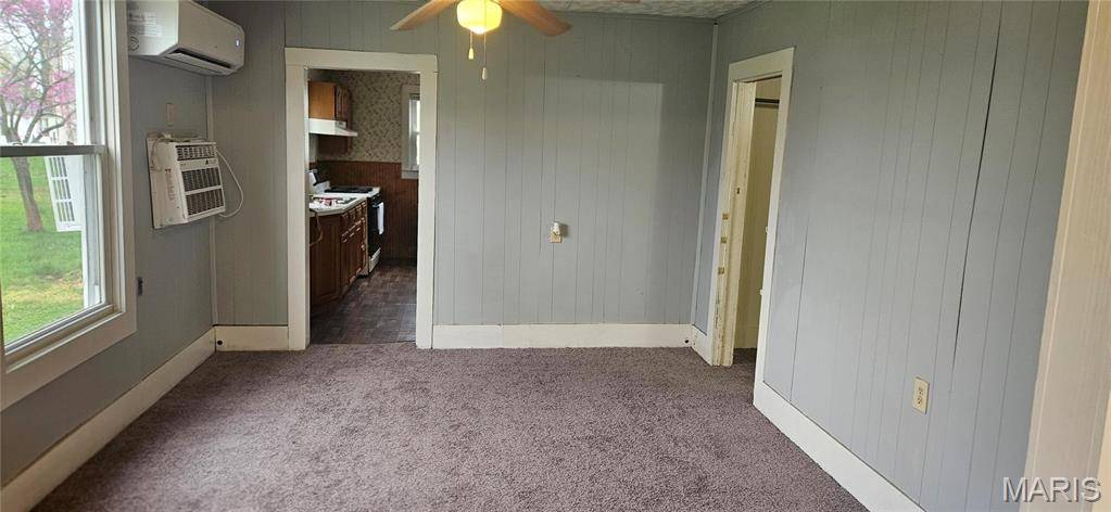 Duquoin, IL 62832,424 W Poplar ST