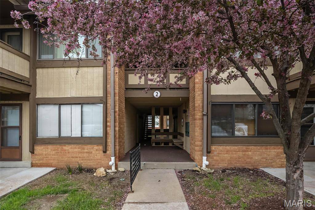 St Charles, MO 63303,2 Fairways CIR #J