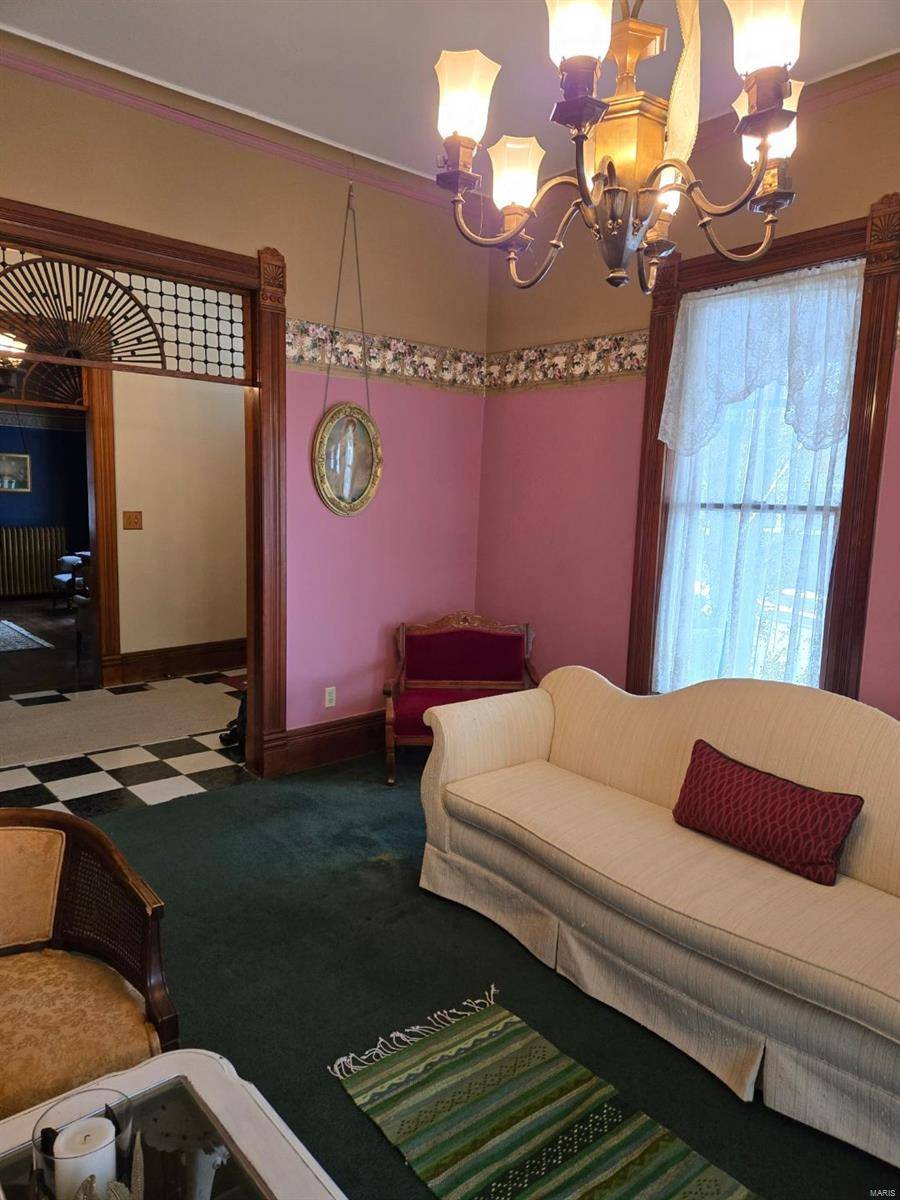 Hannibal, MO 63401,313 N 5th St