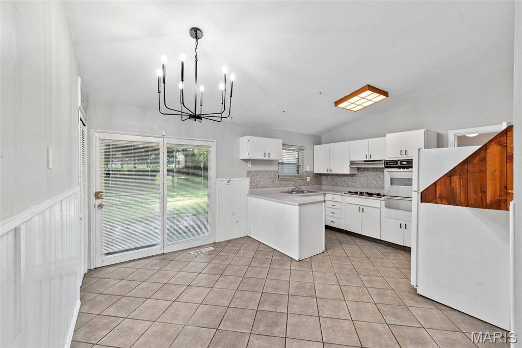 Florissant, MO 63033,1015 Cheyenne DR