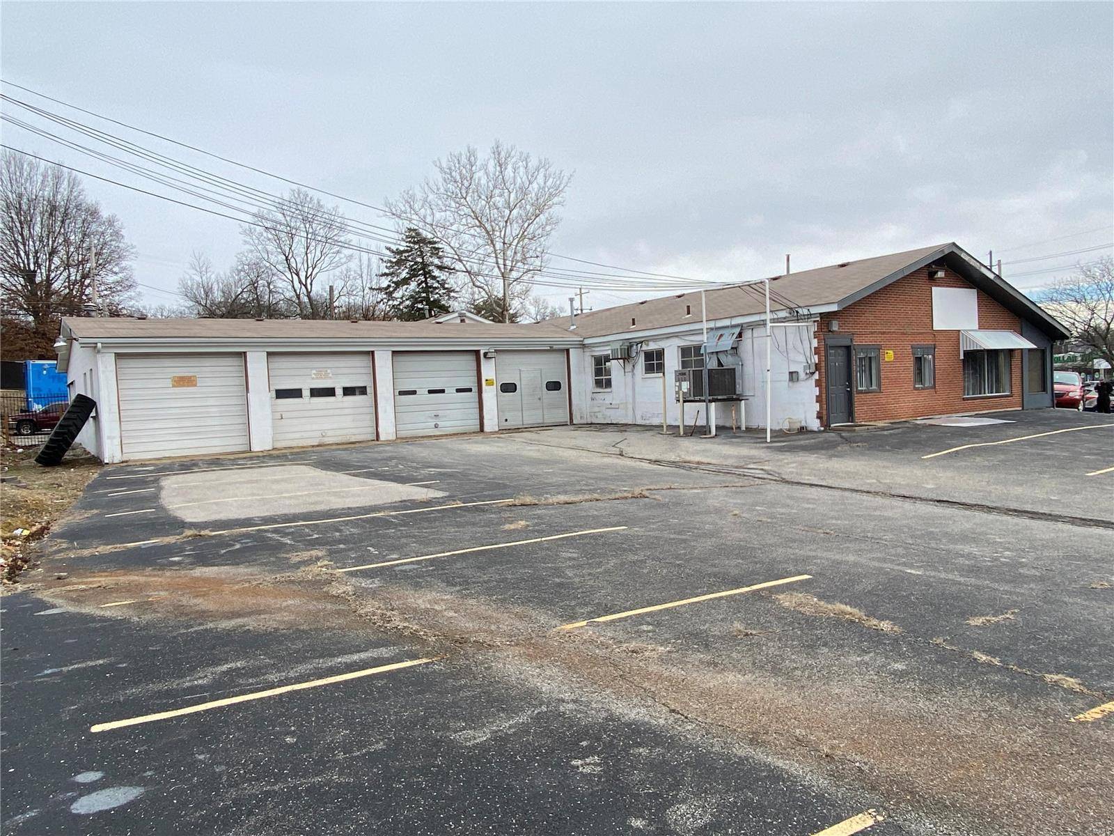 St John, MO 63114,9197 Saint Charles Rock Road