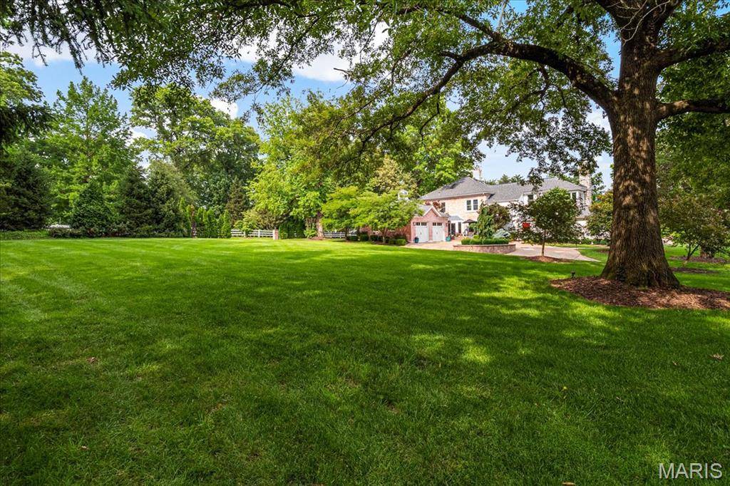 Ladue, MO 63124,10002 Litzsinger RD