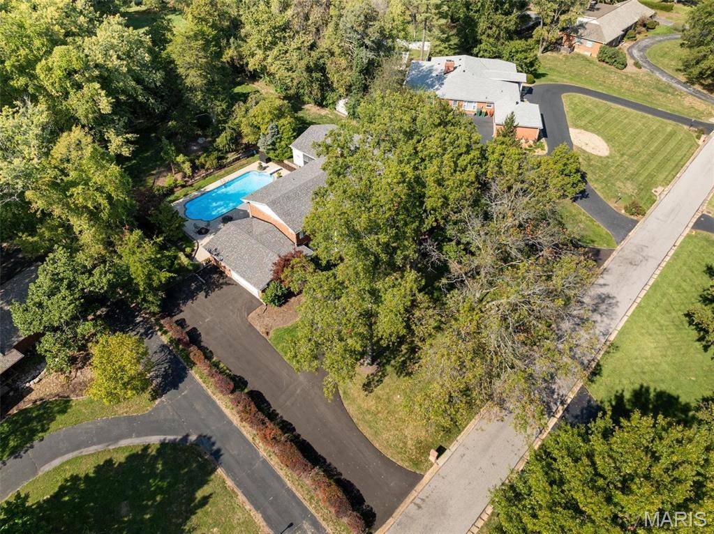 St Louis, MO 63141,153 Bon Chateau DR