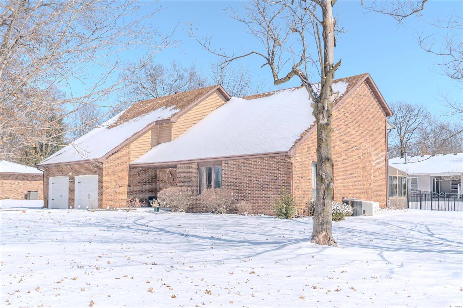 Moro, IL 62067,6413 Oak DR
