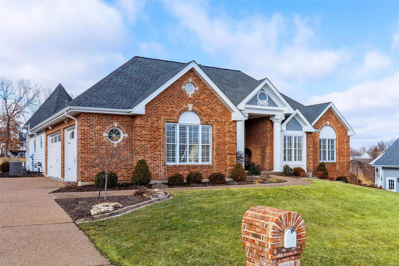 Weldon Spring, MO 63304,569 Malinmor DR