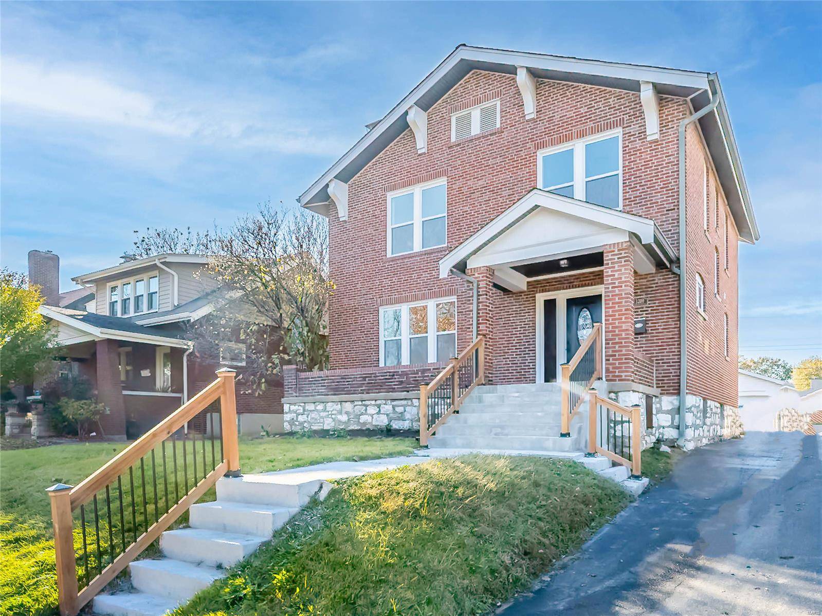 St Louis, MO 63117,1209 Bellevue AVE