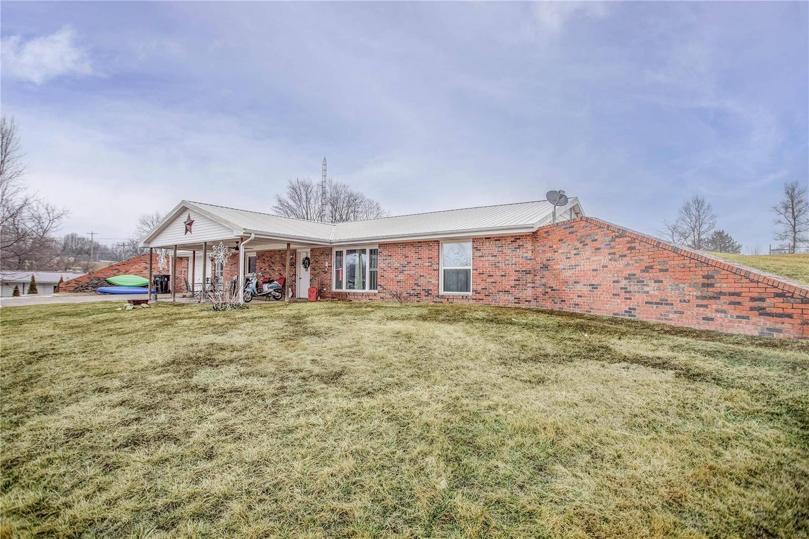 Pleasant Hill, IL 62366,302 E Bay ST