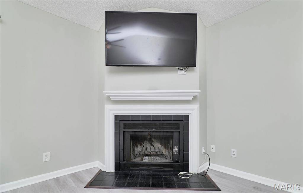 St Louis, MO 63144,9167 Robin CT