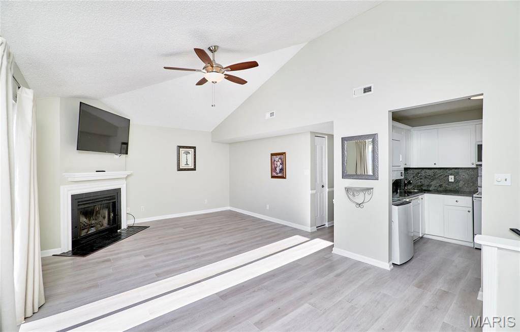 St Louis, MO 63144,9167 Robin CT