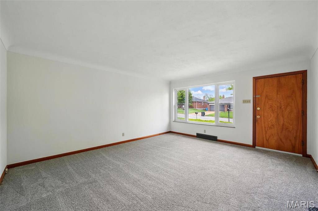 St Louis, MO 63123,10712 Charrette DR