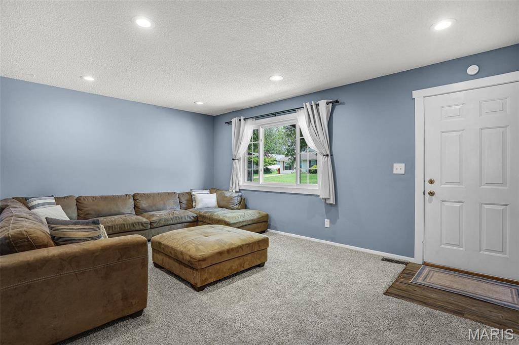 Florissant, MO 63031,2400 Jenkee DR