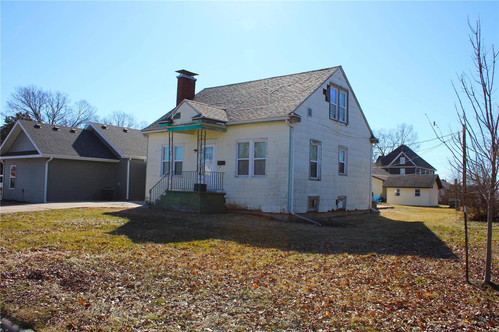 Paris, MO 65275,103 W Locust St