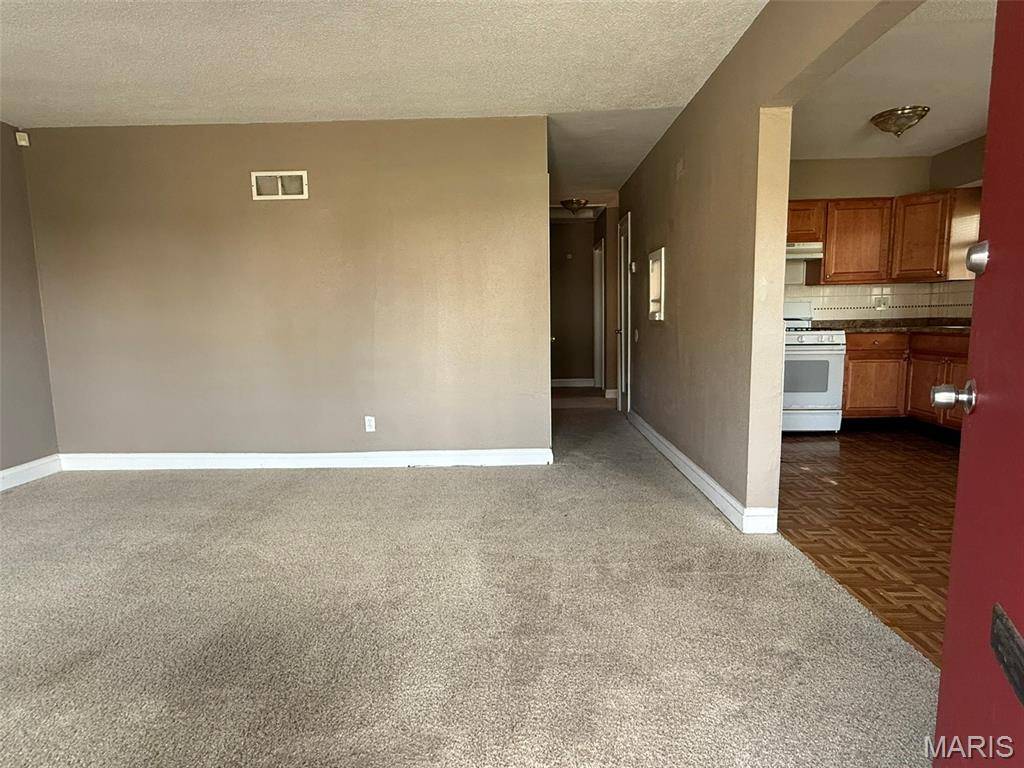 St Louis, MO 63121,6737 Kenwood DR