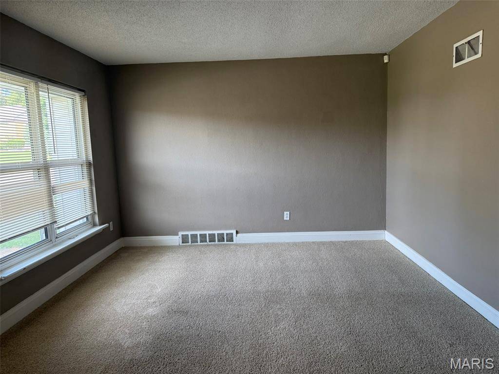 St Louis, MO 63121,6737 Kenwood DR