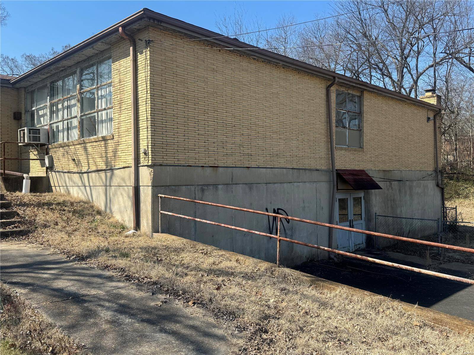Poplar Bluff, MO 63901,700 Charles ST