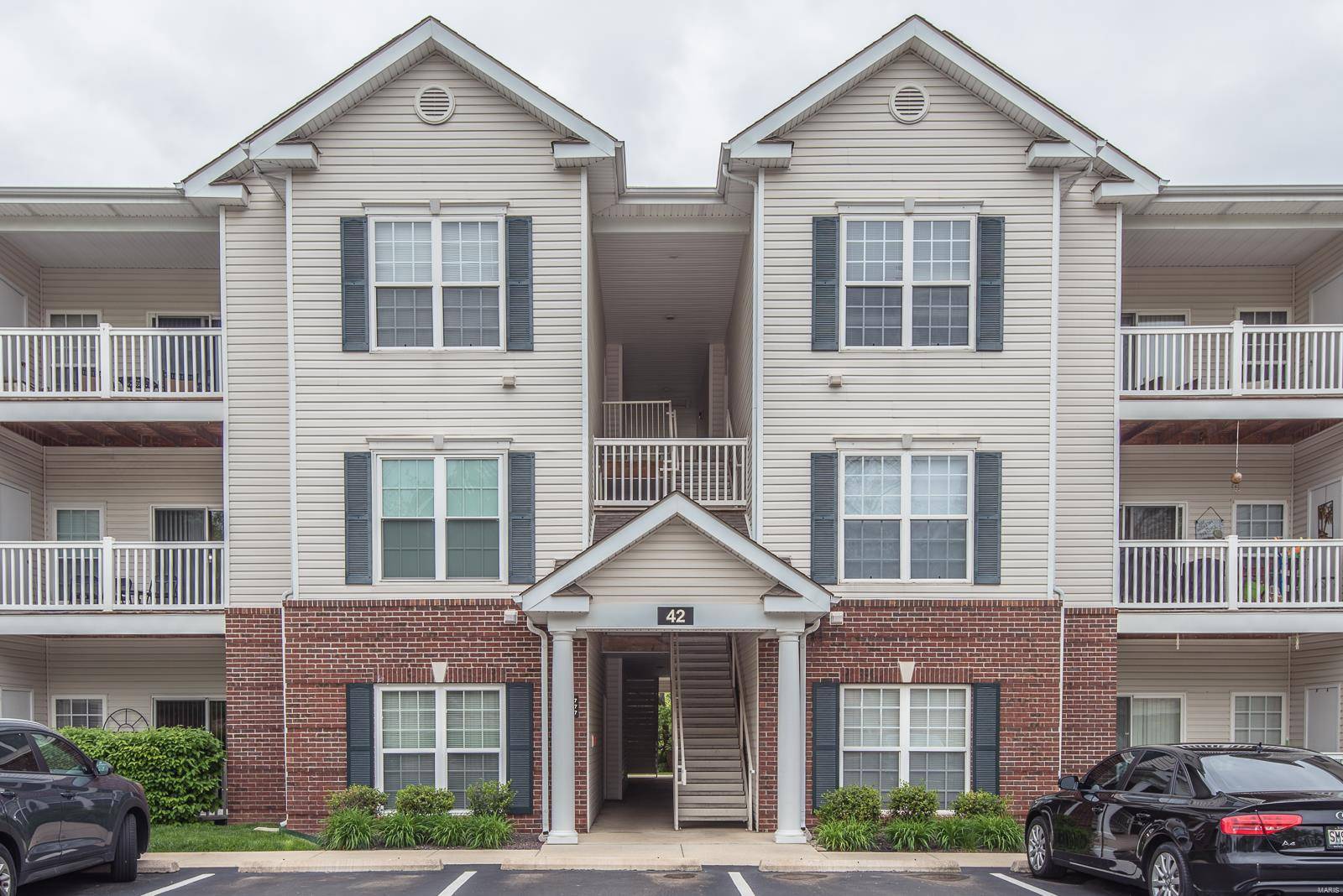 St Louis, MO 63129,33 Kassebaum LN #104