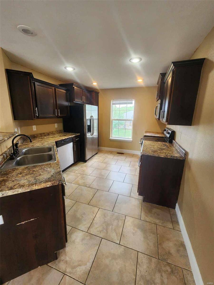 St Robert, MO 65584,107 Sandstone DR