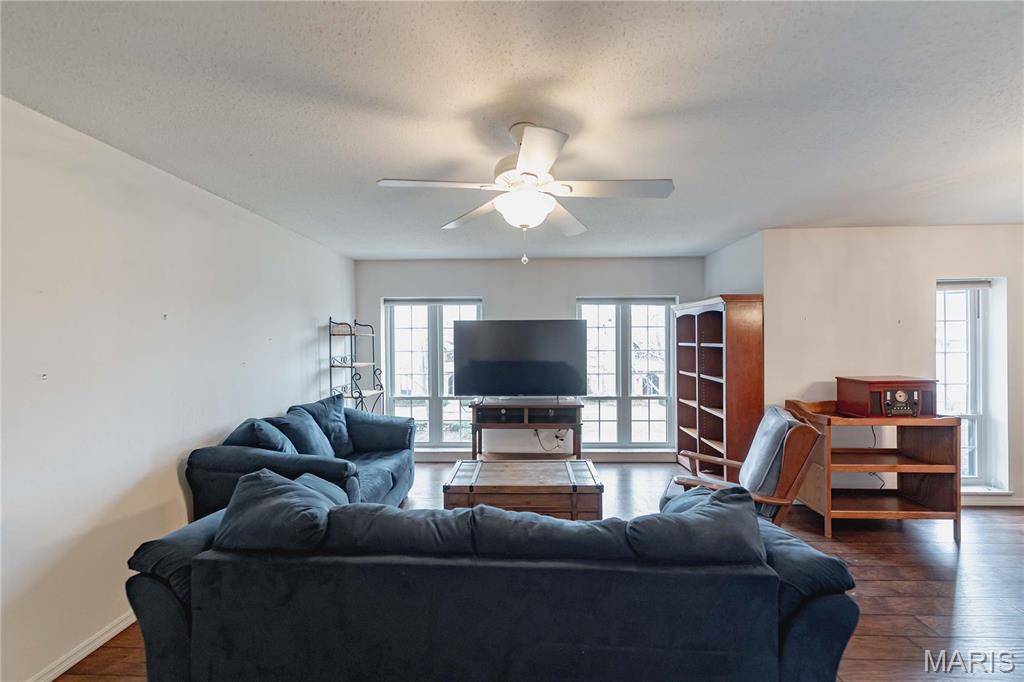 Ballwin, MO 63011,917 Claytonbrook DR #3