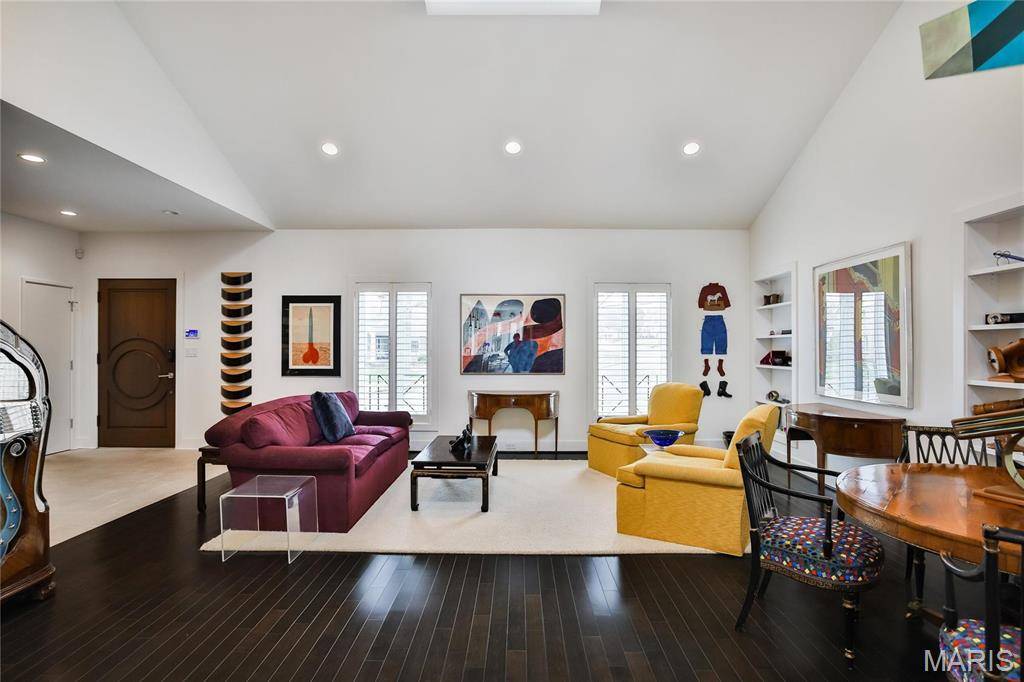 St Louis, MO 63105,220 Topton WAY