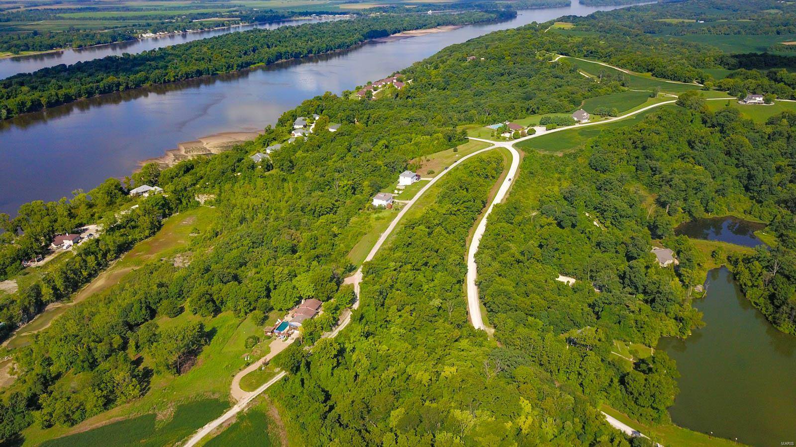 Golden Eagle, IL 62036,219 Quarry RD