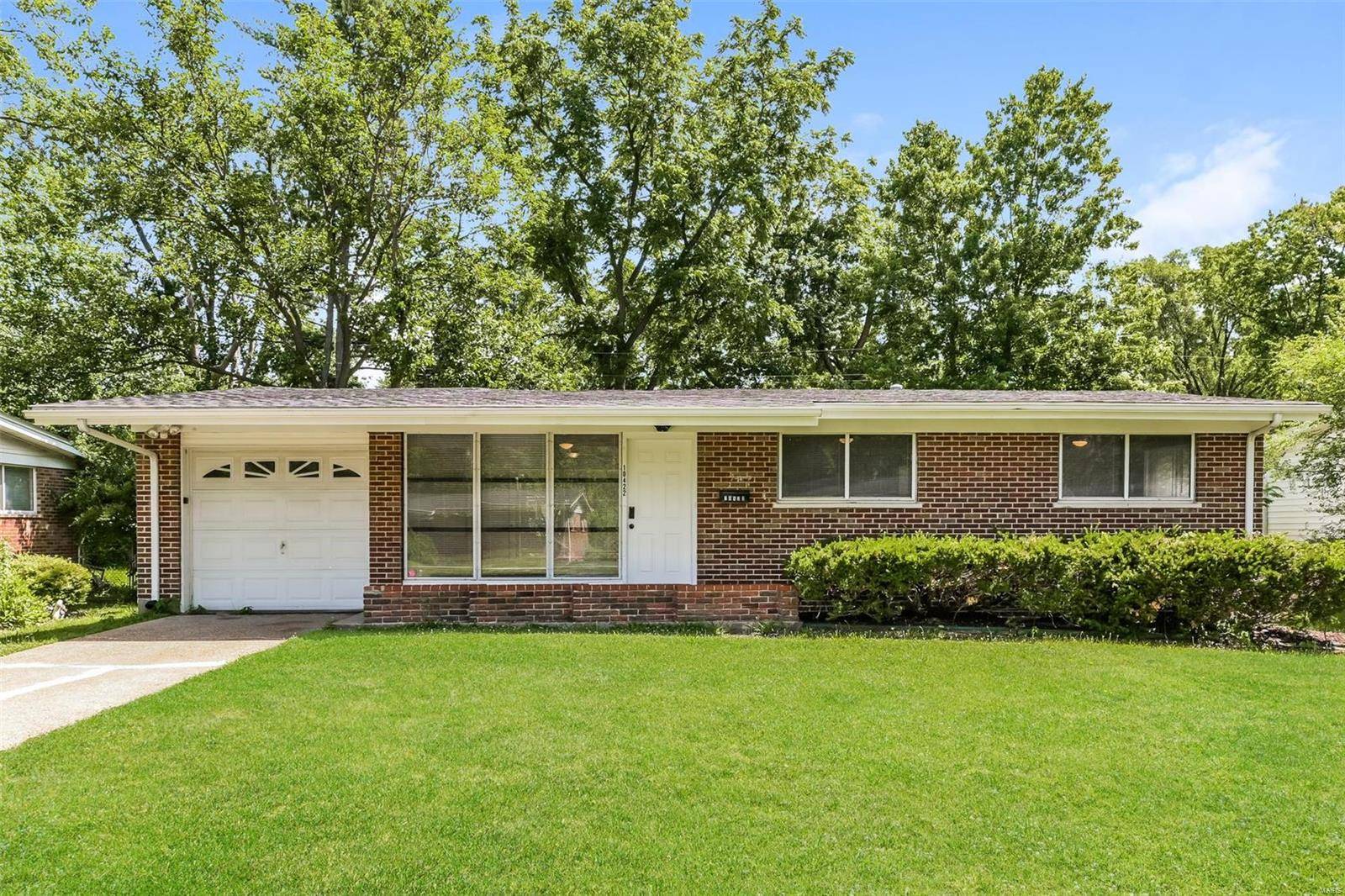 St Louis, MO 63136,10422 Hallwood DR