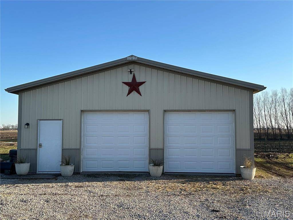 Trenton, IL 62293,11884 Luettinger RD