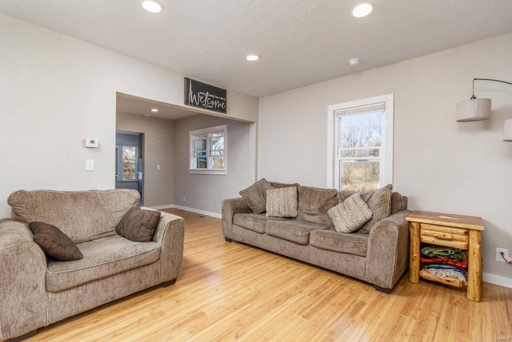 Lebanon, MO 65536,915 Dilworth RD