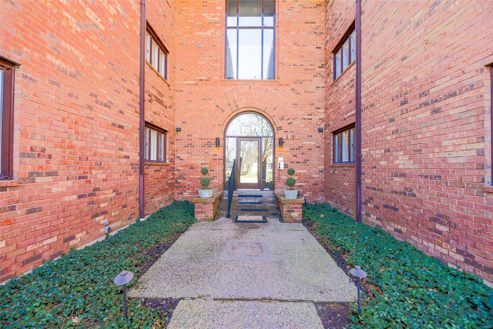 St Louis, MO 63122,120 W Essex AVE #1A