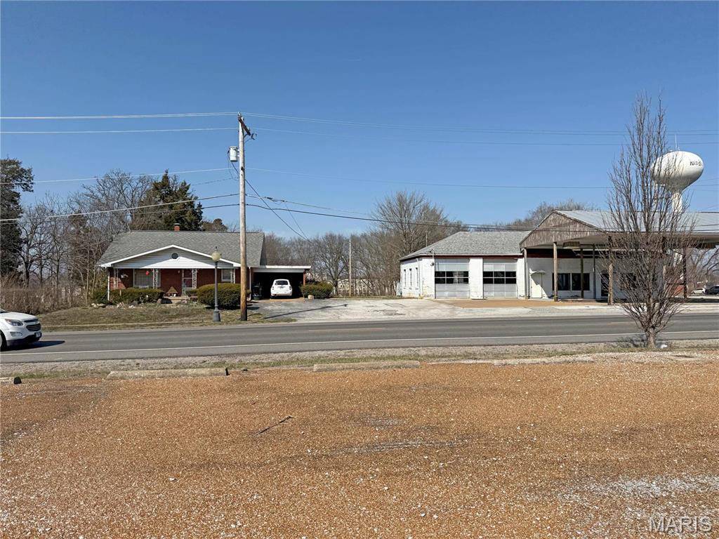 Red Bud, IL 62278,425 W Market St