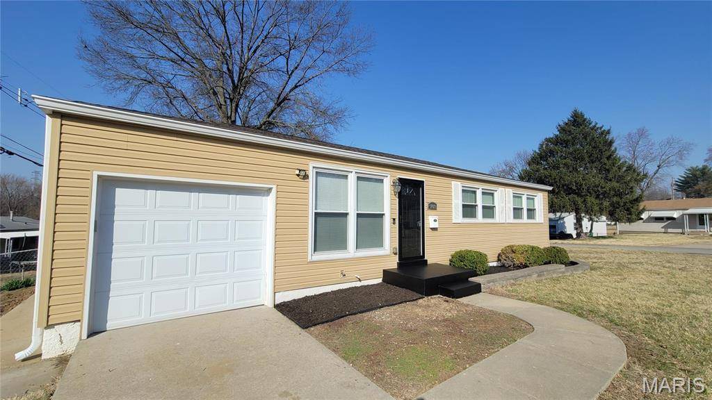 St Louis, MO 63137,9809 Kelvin DR