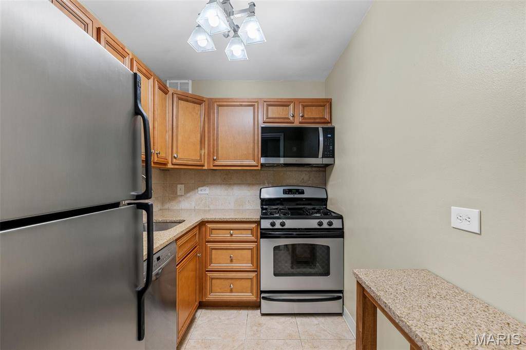 St Louis, MO 63108,4466 W Pine BLVD #3A